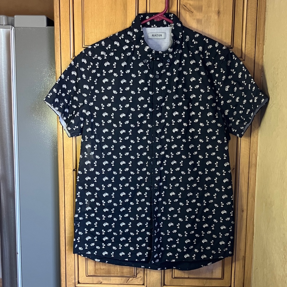 Kenneth Cole Reaction Black Short-Sleeve Button-Up with White Tropical Print